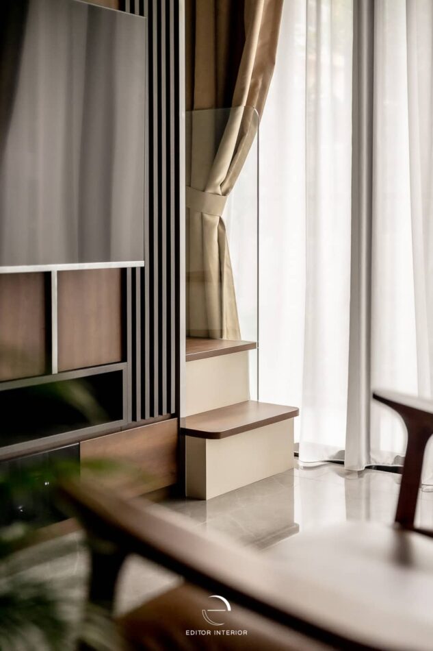 The Essence II - Editor Interior